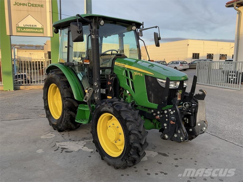 John Deere 5075E الجرارات