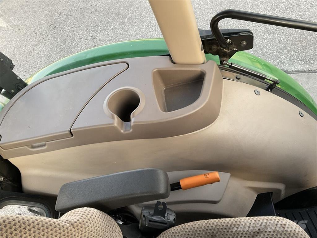 John Deere 5075E الجرارات