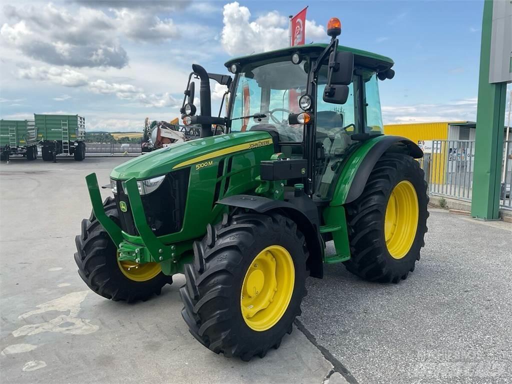 John Deere 5100M الجرارات