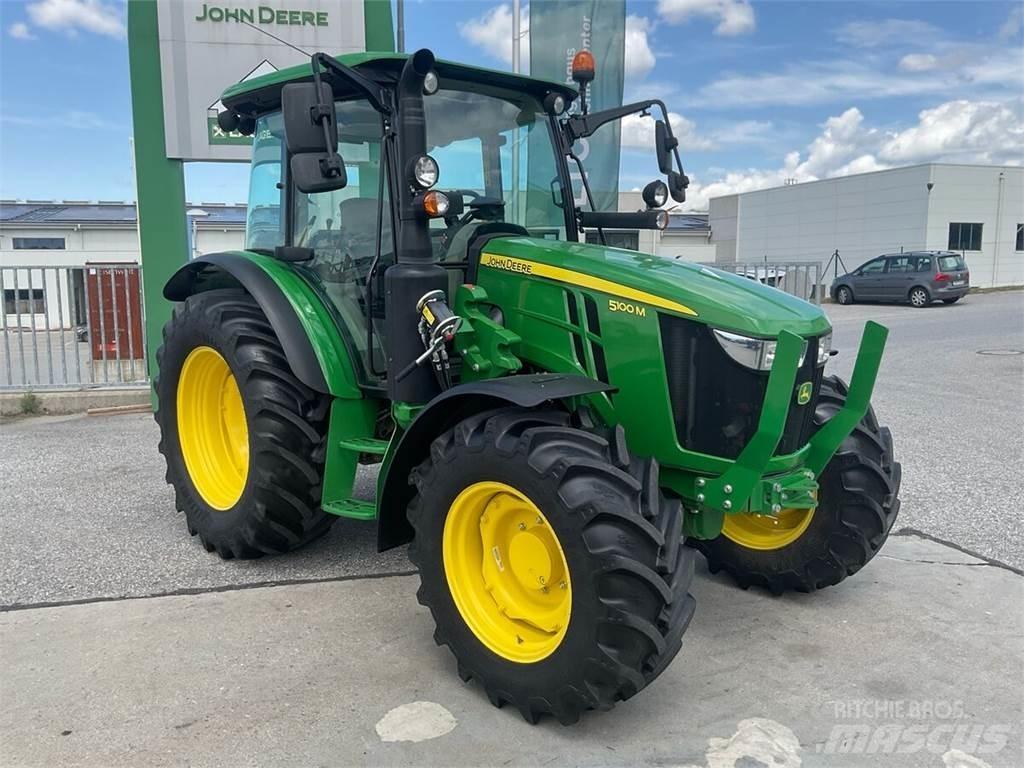 John Deere 5100M الجرارات