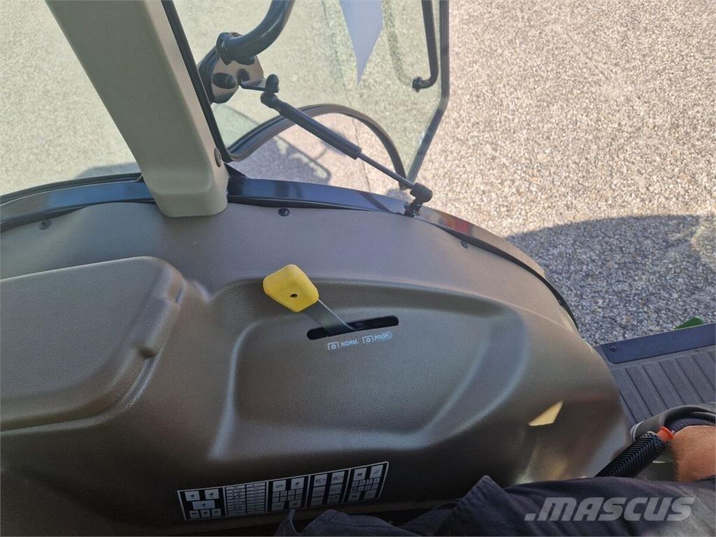 John Deere 5105GN الجرارات