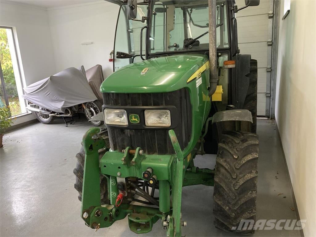 John Deere 5515F الجرارات