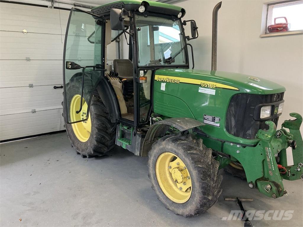 John Deere 5515F الجرارات