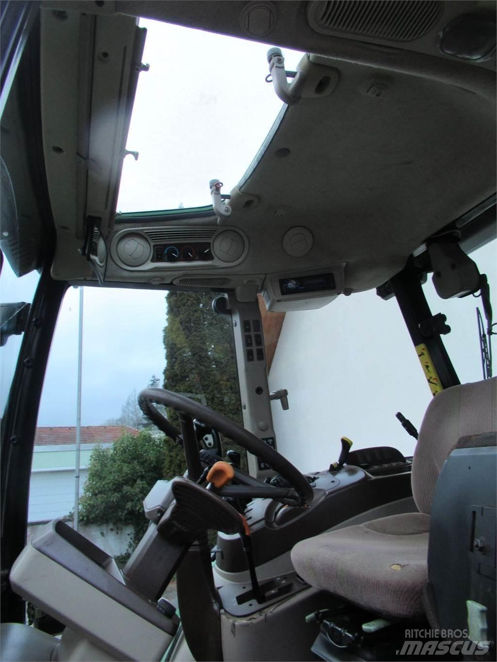 John Deere 5820 الجرارات
