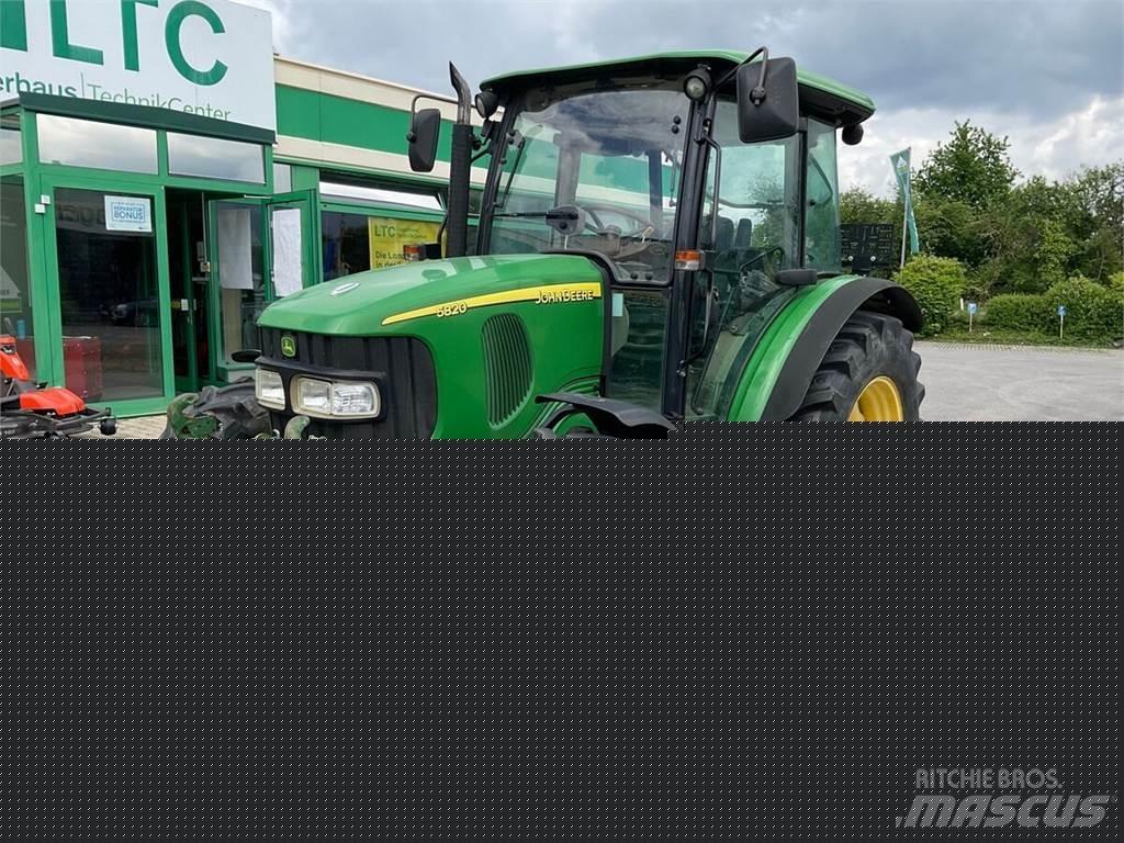 John Deere 5820 الجرارات