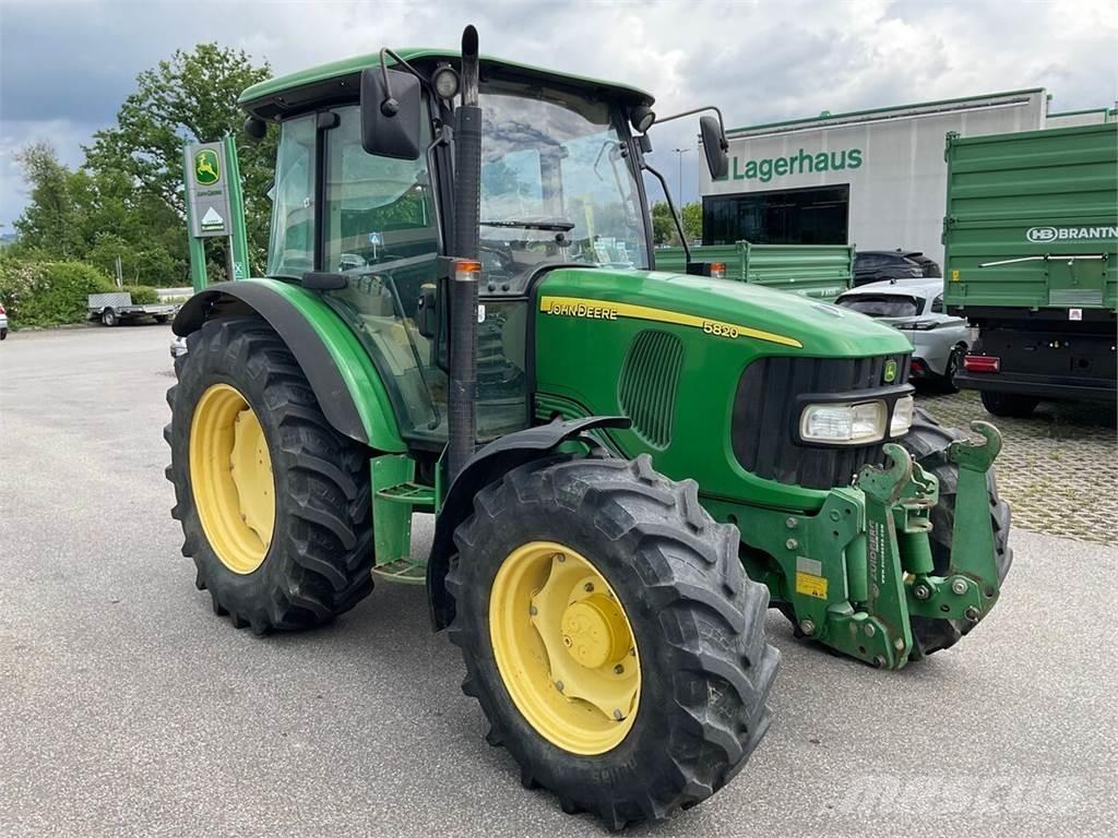 John Deere 5820 الجرارات