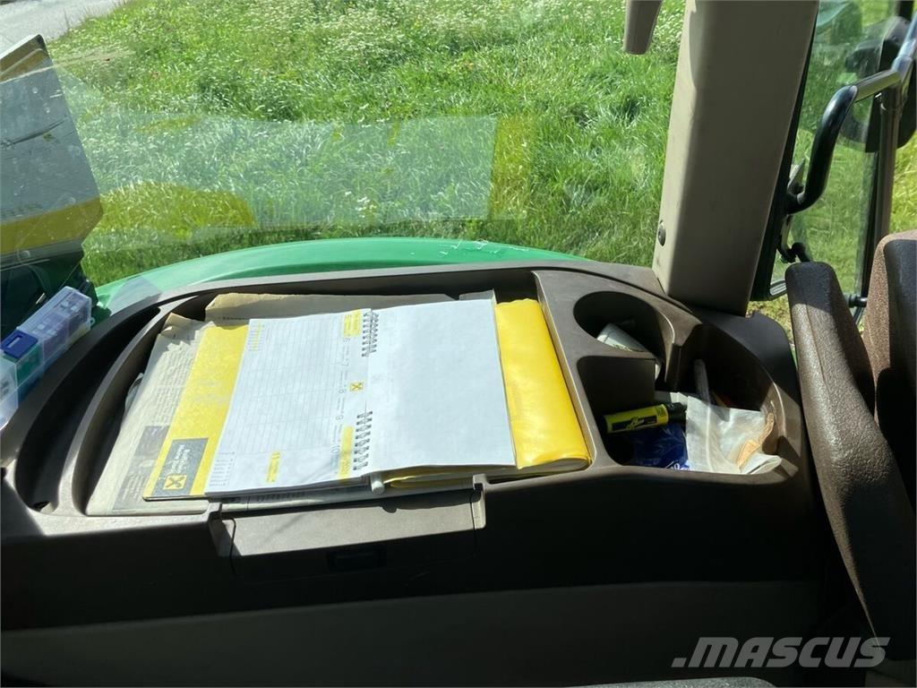 John Deere 5820 الجرارات