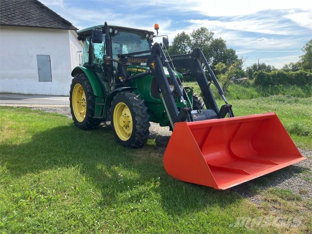 John Deere 5820 الجرارات
