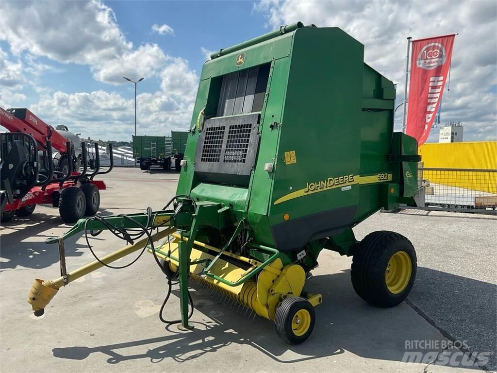 John Deere 592C محزمات مستديرة
