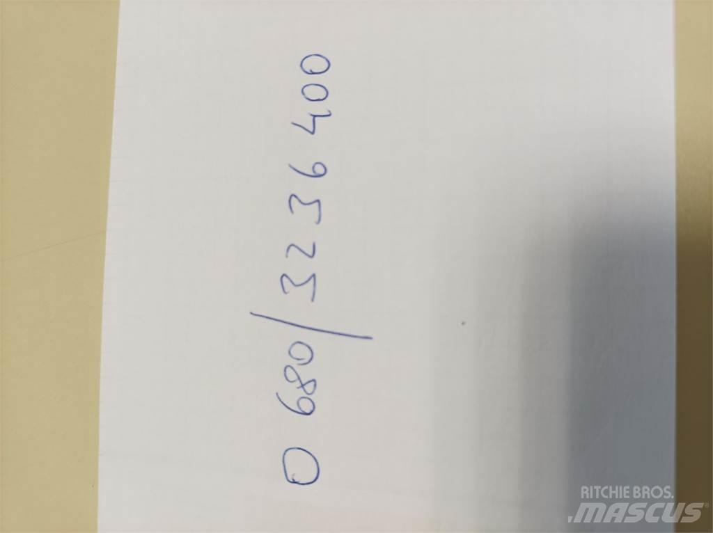 John Deere 6105R الجرارات