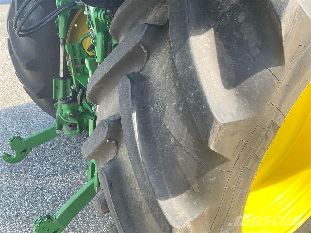 John Deere 6110R الجرارات