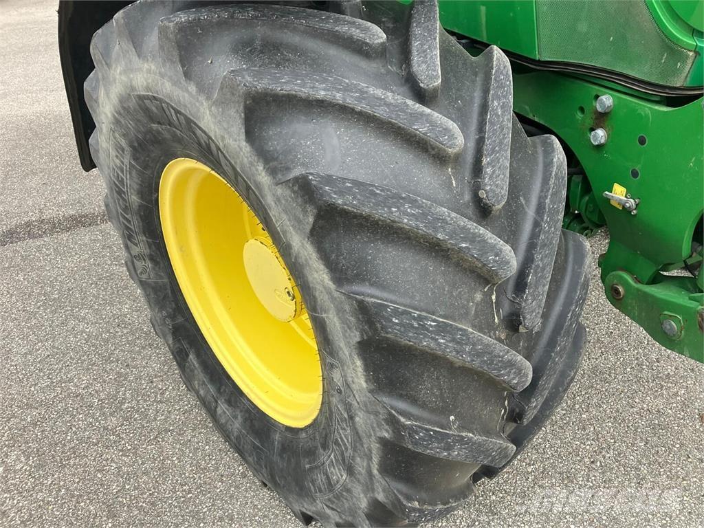 John Deere 6125R الجرارات