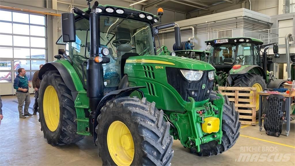 John Deere 6130R الجرارات