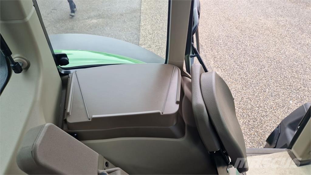 John Deere 6195M الجرارات