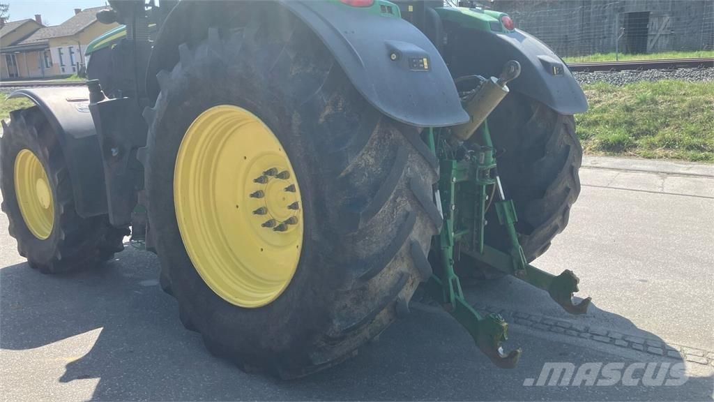 John Deere 6250R الجرارات