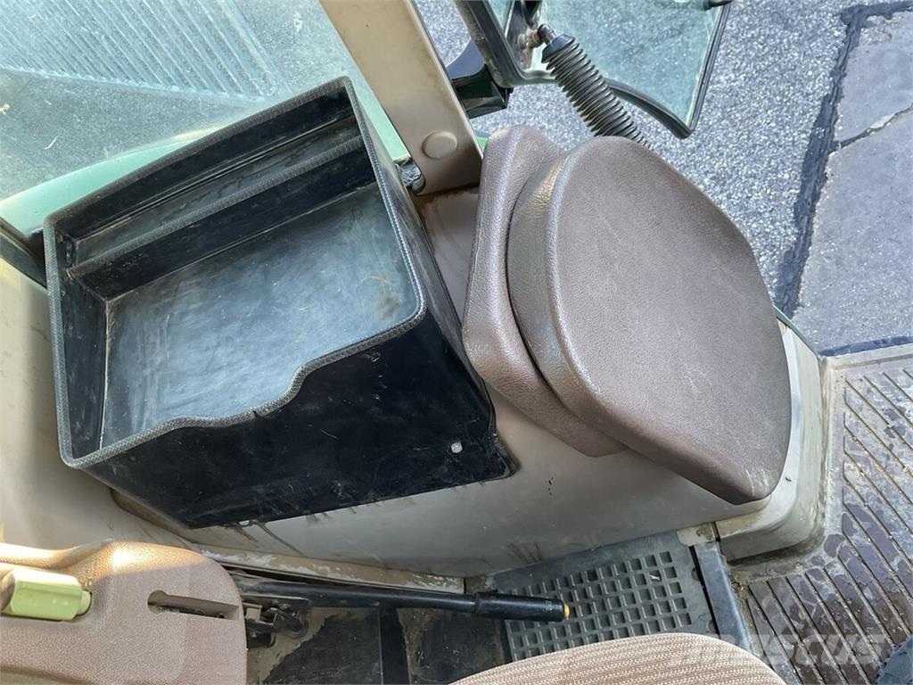 John Deere 6420 SE الجرارات