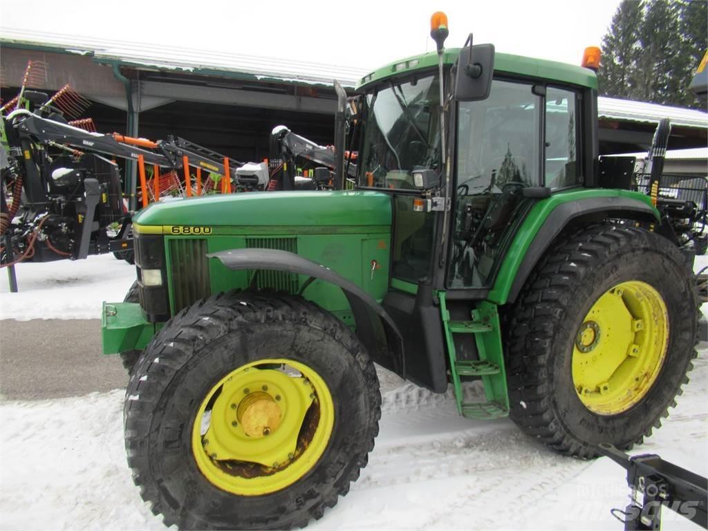 John Deere 6800 الجرارات