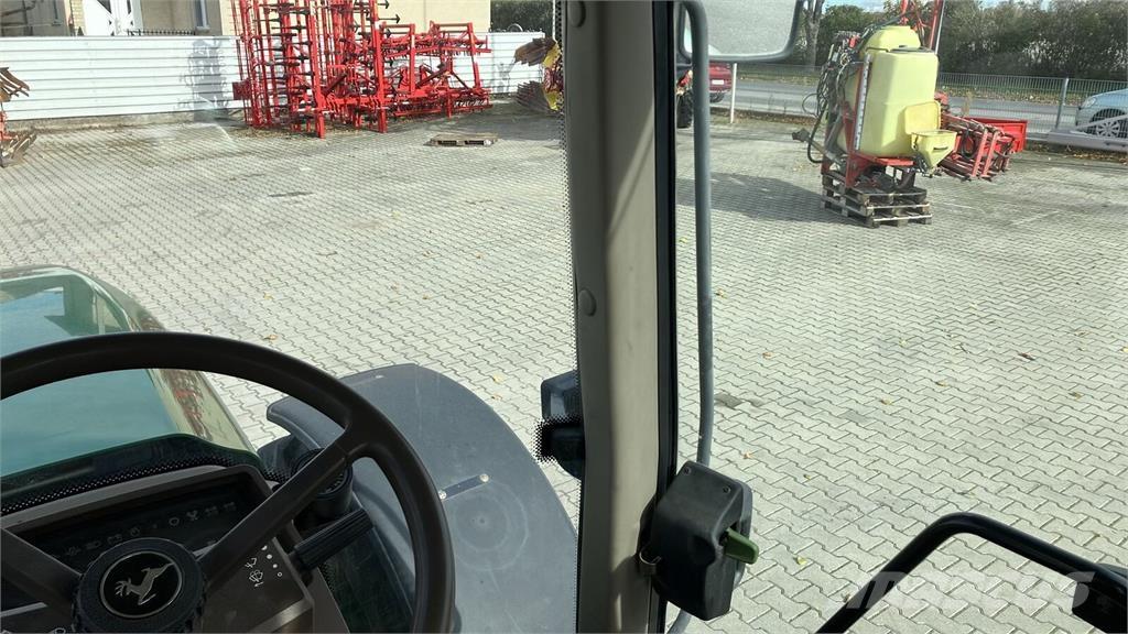 John Deere 6920 الجرارات
