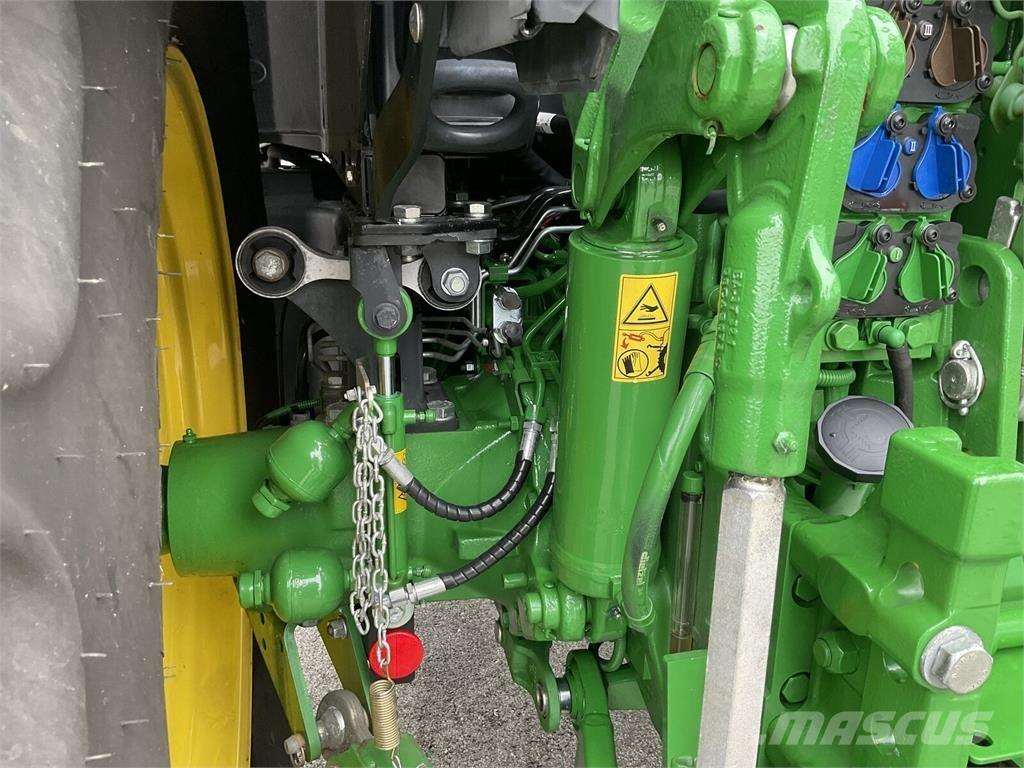 John Deere 6R 110 الجرارات