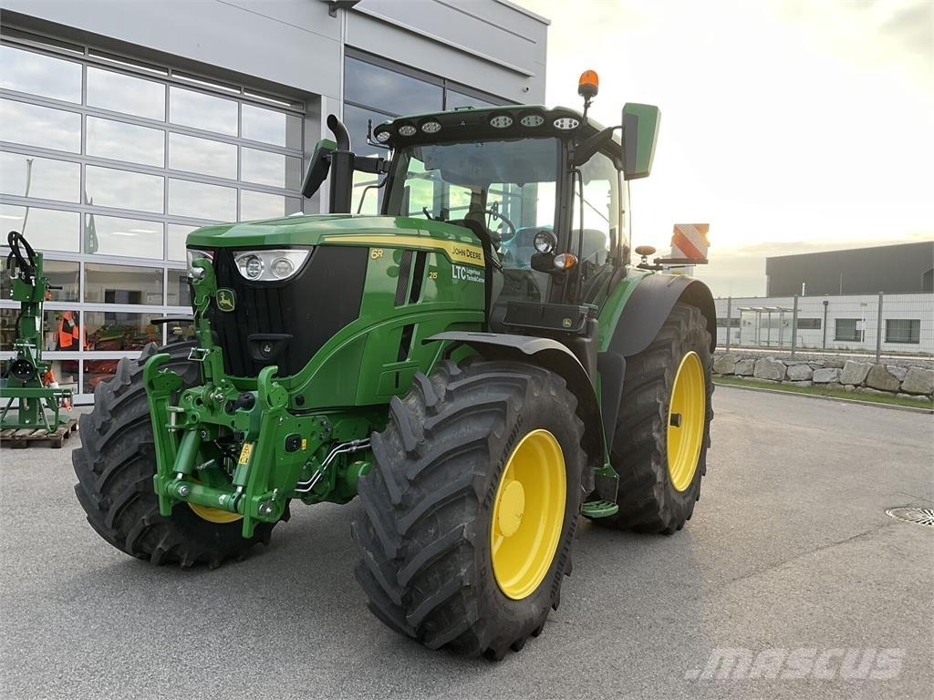 John Deere 6R 215 الجرارات