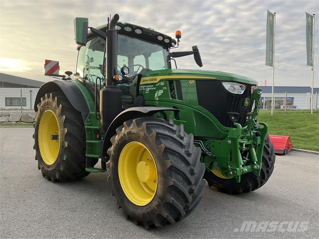 John Deere 6R 215 الجرارات