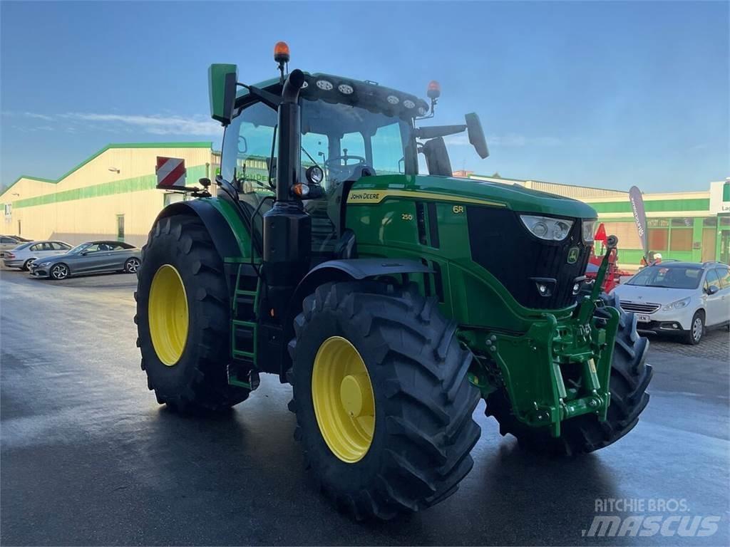 John Deere 6R 250 الجرارات