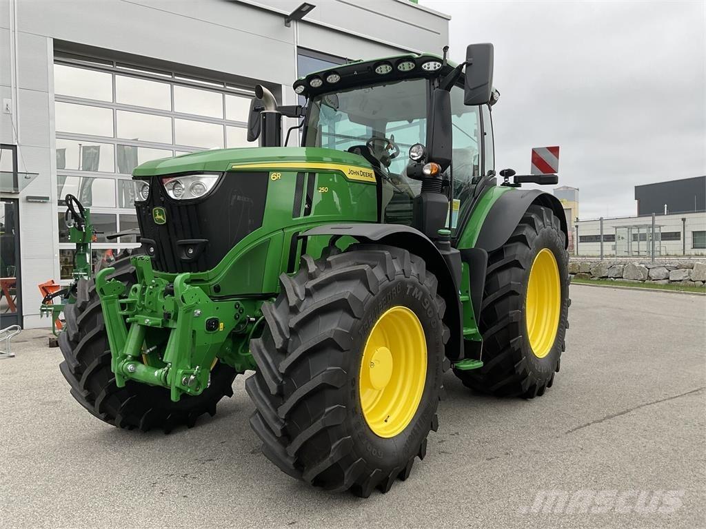 John Deere 6R 250 الجرارات