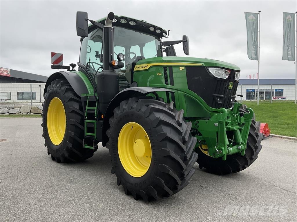 John Deere 6R 250 الجرارات