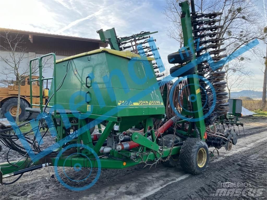 John Deere 740A مثاقيب