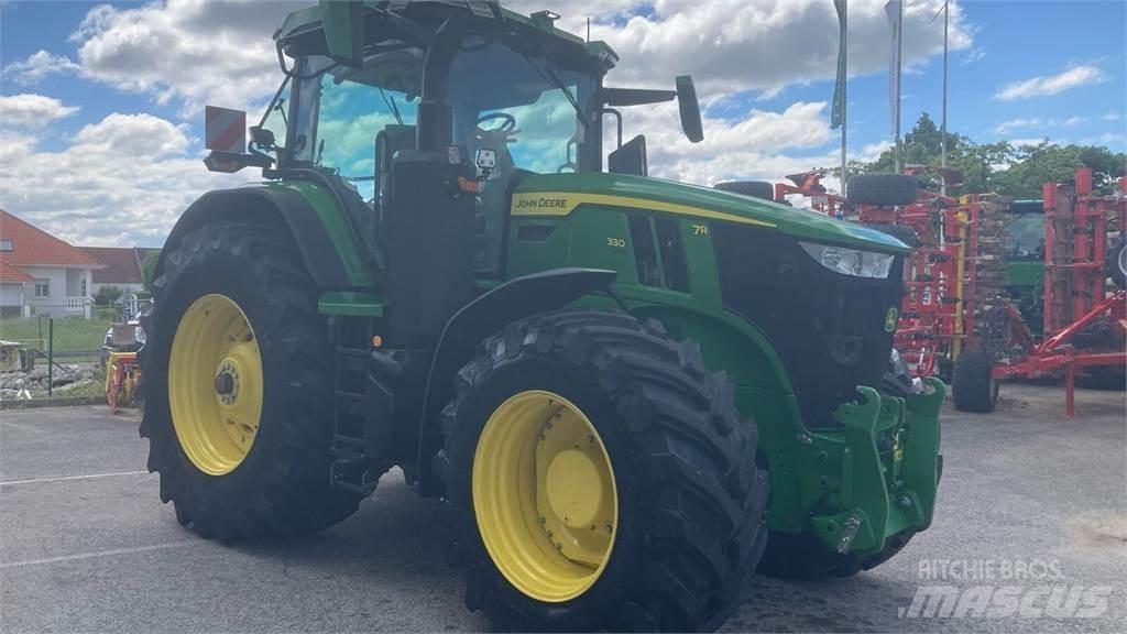 John Deere 7R 330 الجرارات