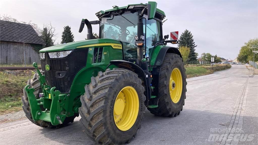 John Deere 7R330 الجرارات