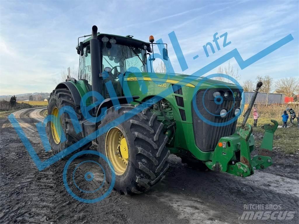 John Deere 8230 الجرارات