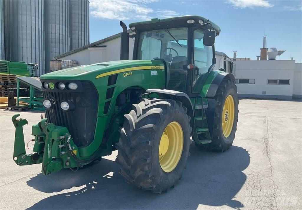 John Deere 8245R الجرارات