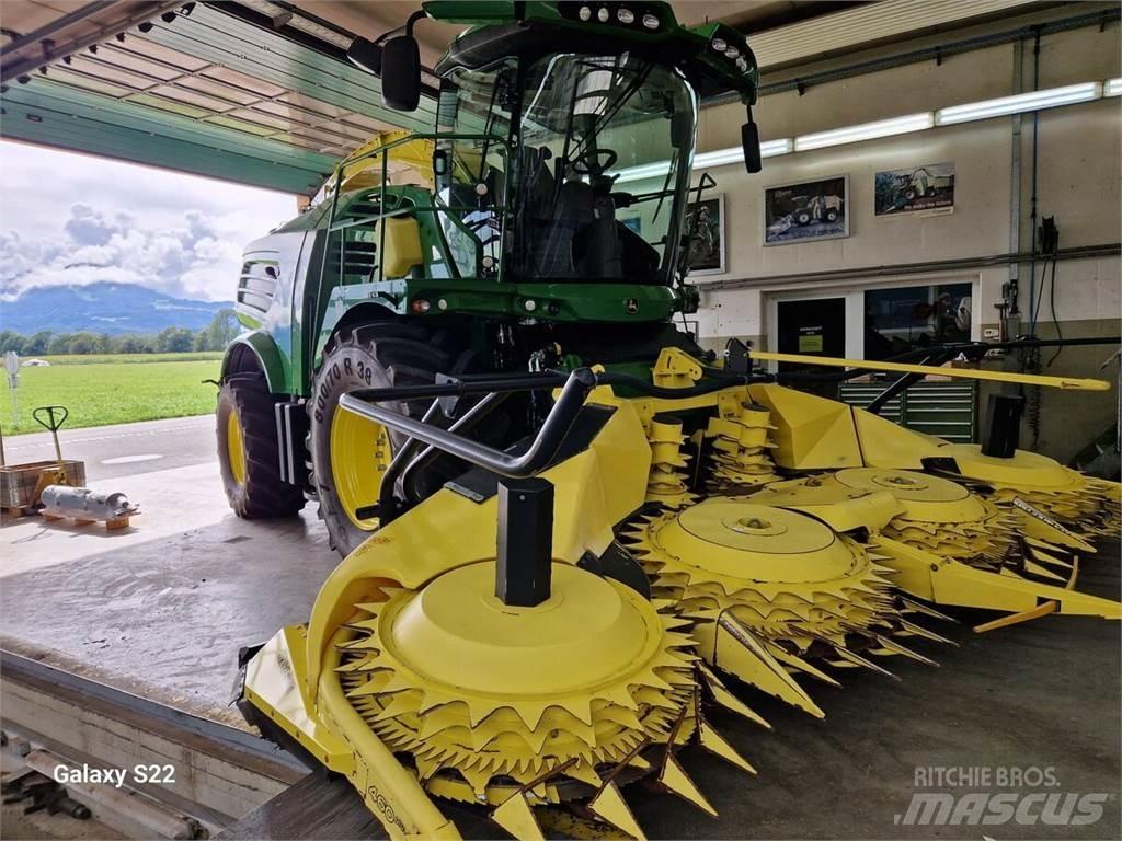 John Deere 8500 حصادات الأعلاف