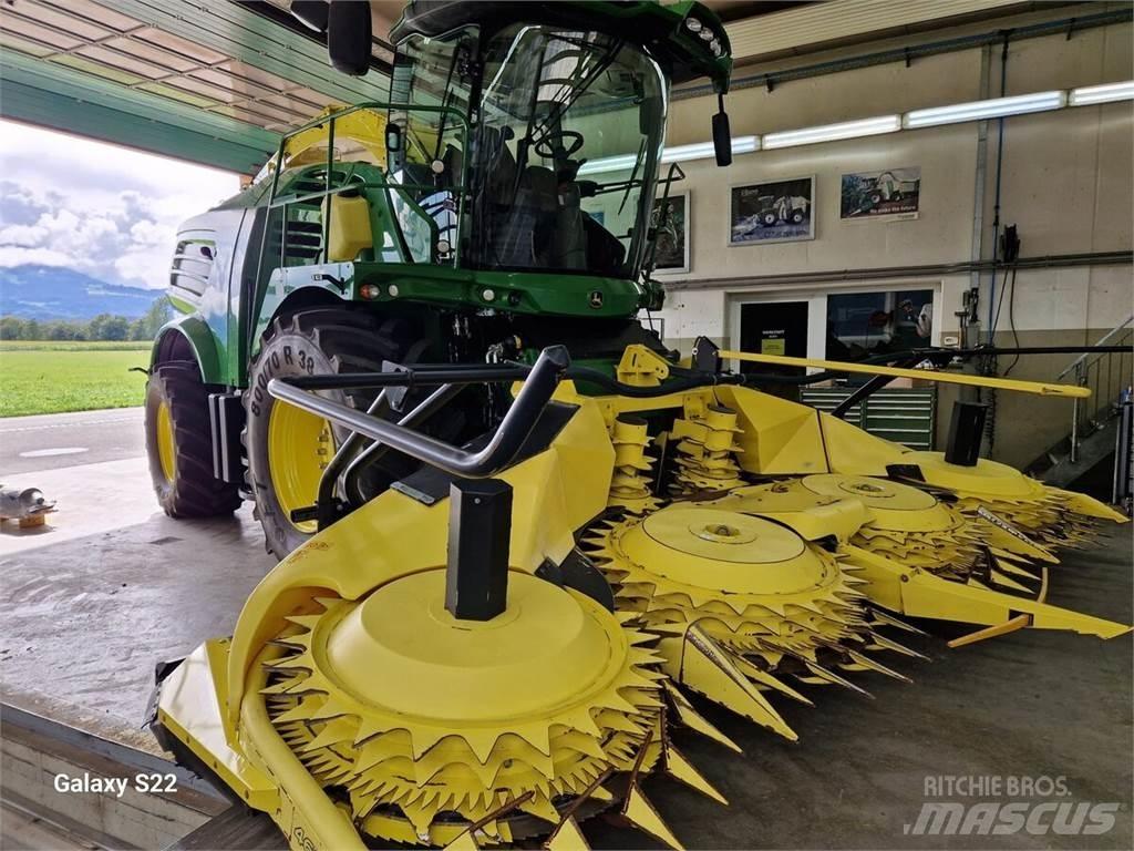 John Deere 8500 حصادات الأعلاف