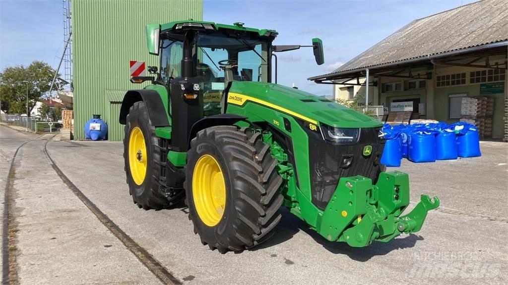 John Deere 8R370 الجرارات