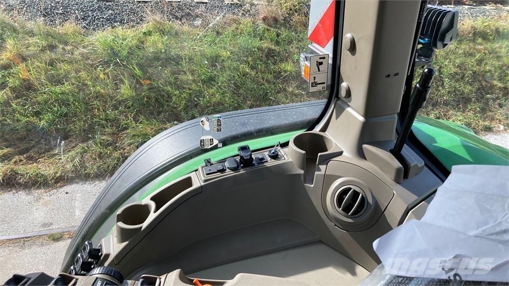 John Deere 8R370 الجرارات