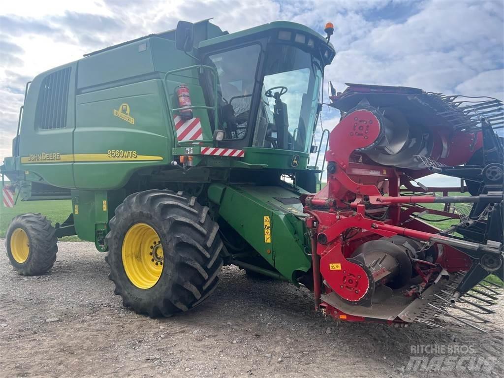 John Deere 9560 حصادات