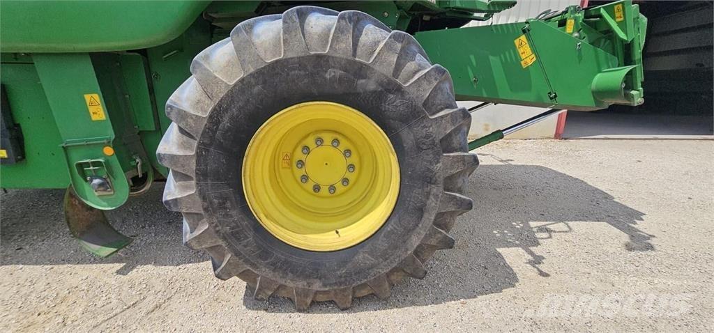 John Deere T550 حصادات