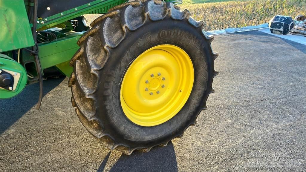 John Deere T550 HM حصادات