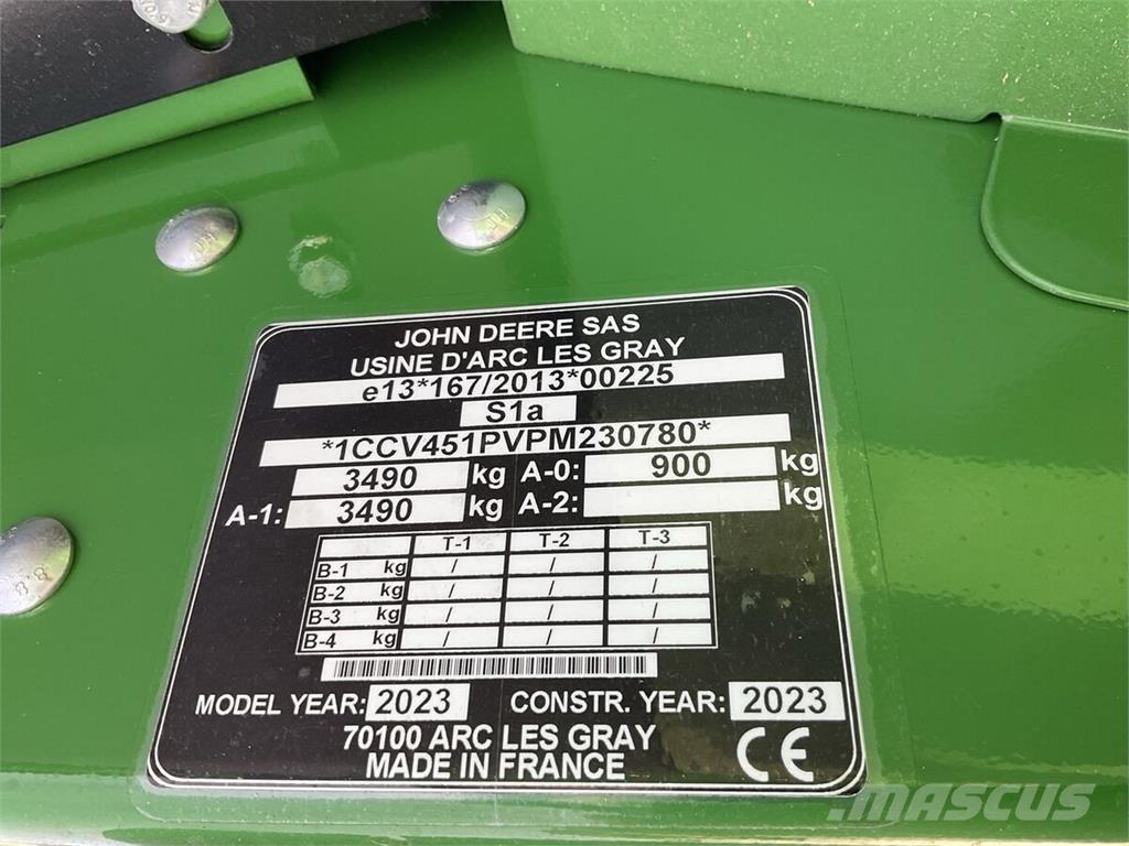 John Deere V451 M محزمات مستديرة