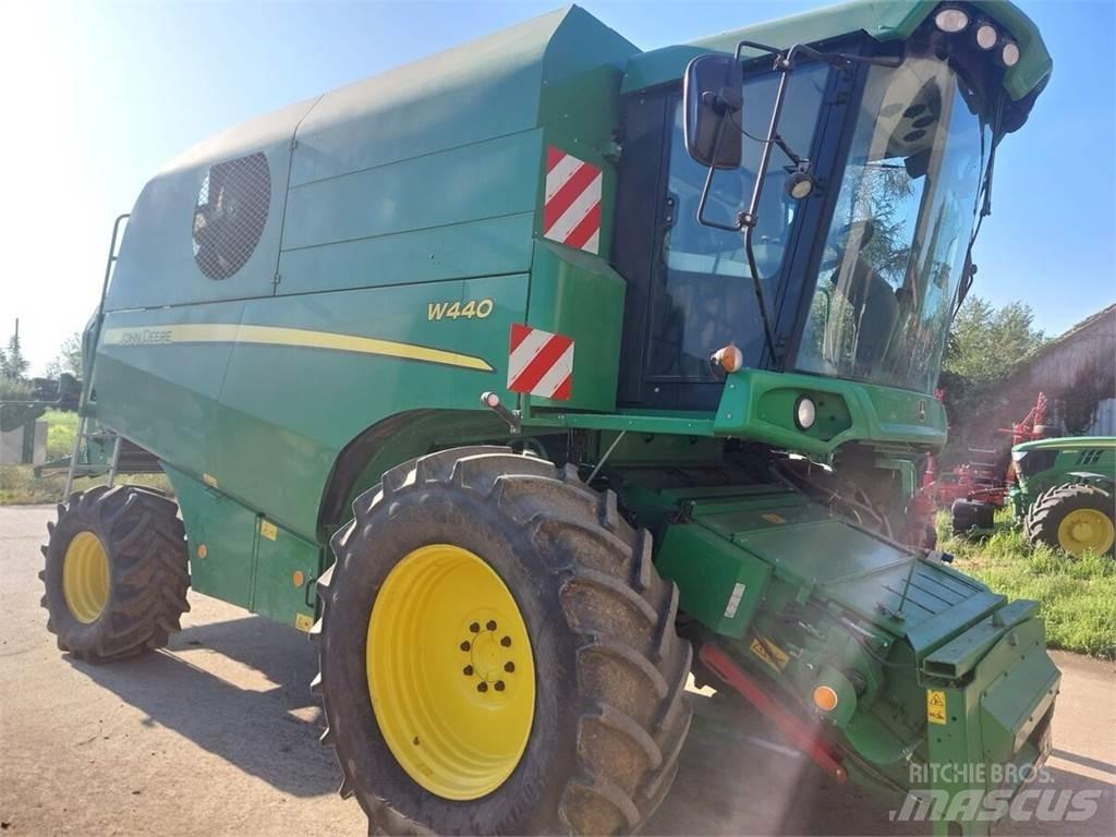 John Deere W440 حصادات