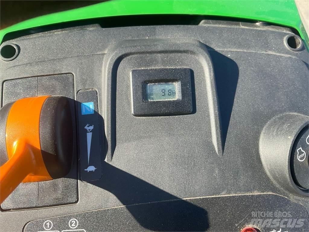 John Deere X167R ماكينات أخرى لتجهيز الأراضي