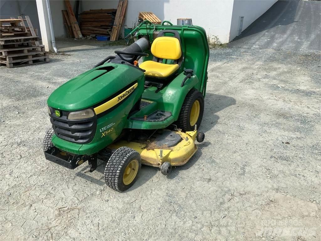 John Deere X540 ماكينات أخرى لتجهيز الأراضي