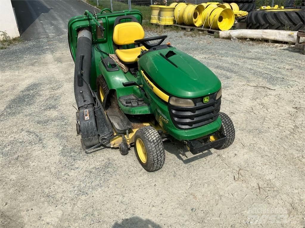 John Deere X540 ماكينات أخرى لتجهيز الأراضي