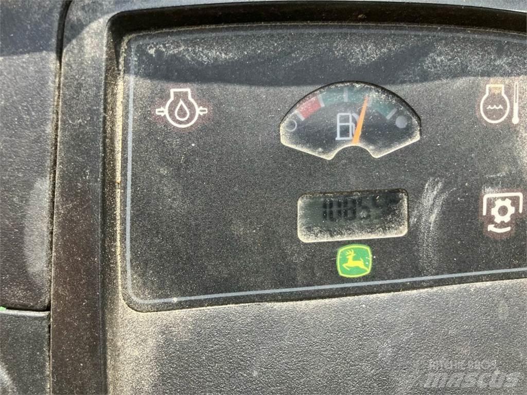 John Deere X540 ماكينات أخرى لتجهيز الأراضي
