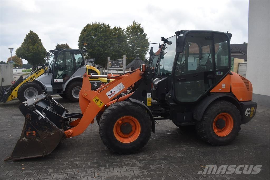 Komatsu WA70-7 لوادر بعجل