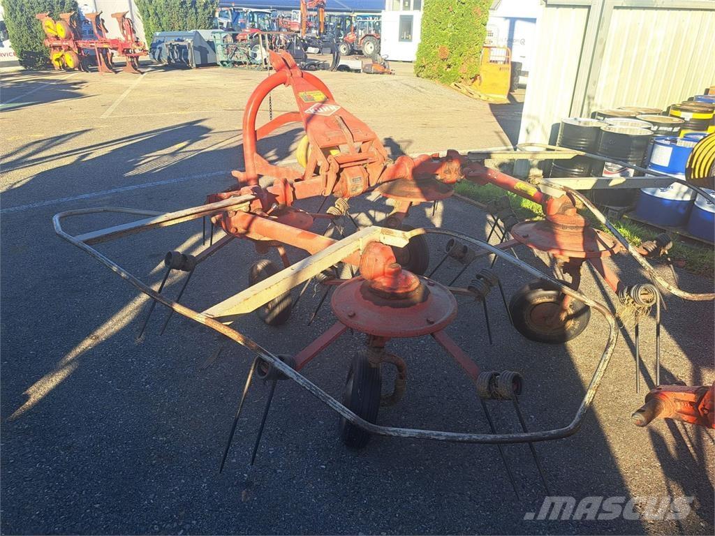 Kuhn 4 Kreisel مكابس وميبسات التبن