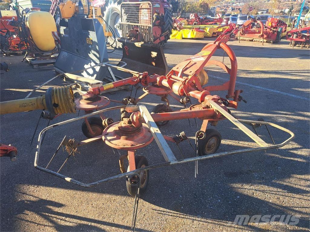 Kuhn 4 Kreisel مكابس وميبسات التبن