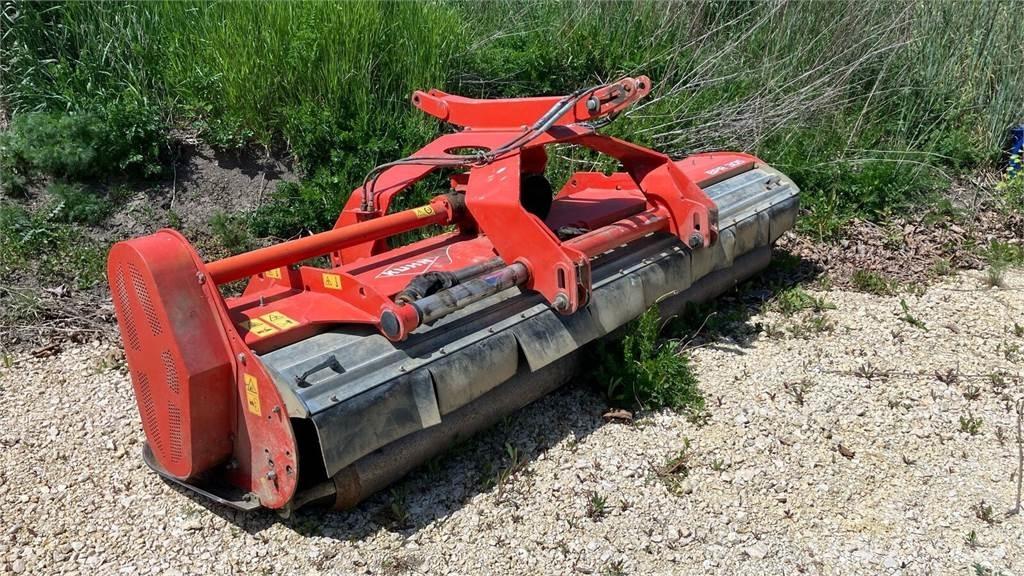 Kuhn BPR 305 جزازات وأغطية المراعي